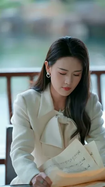 เงารักใต้ปีกหงส์