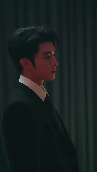 เงารักใต้ปีกหงส์