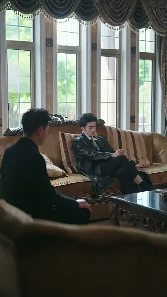 เงารักใต้ปีกหงส์