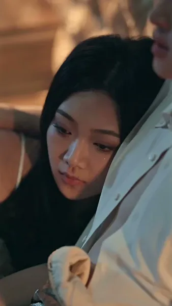 เงารักใต้ปีกหงส์