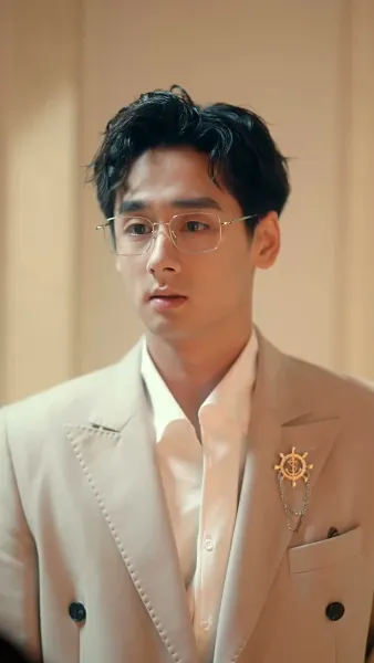 เงารักใต้ปีกหงส์