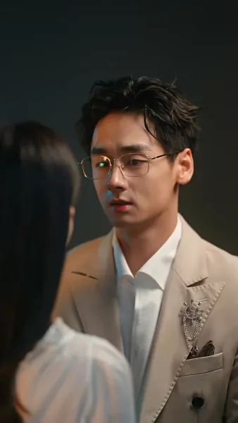 เงารักใต้ปีกหงส์