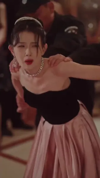 กุหลาบที่ร่วงหล่น