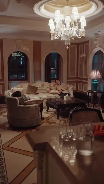 กุหลาบที่ร่วงหล่น