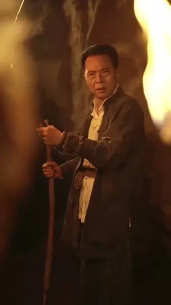 เขี้ยวและเงา