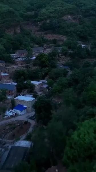 เขี้ยวและเงา