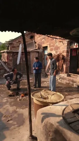 เขี้ยวและเงา