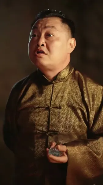 เขี้ยวและเงา