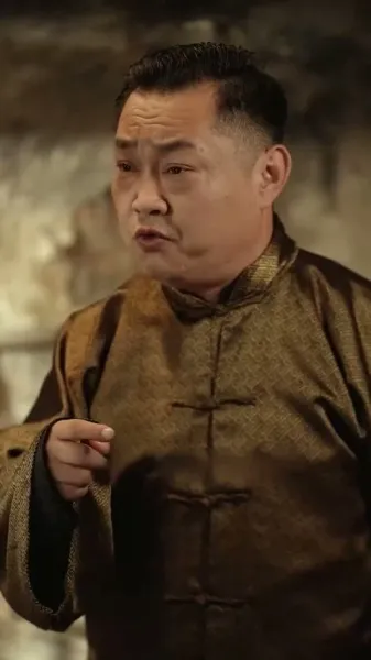 เขี้ยวและเงา