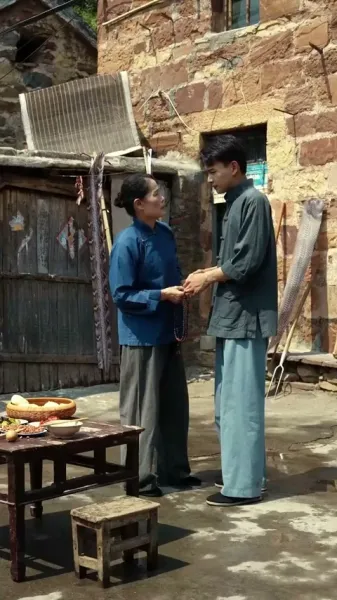 เขี้ยวและเงา