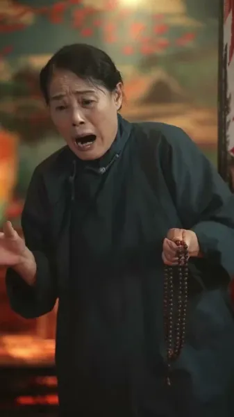 เขี้ยวและเงา