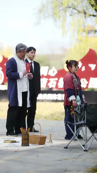 เจ้าตัวน้อยนำโชค ให้ท่านพ่อรุ่งเรือง