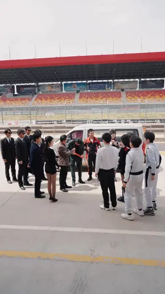 ฉันขับแท็กซี่ แล้วเก่งขึ้นนิดหน่อย มันผิดตรงไหนล่ะ