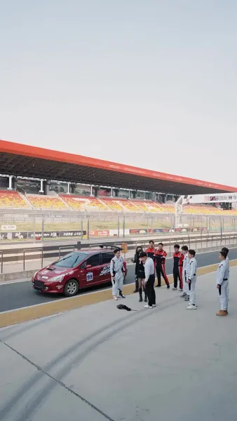 ฉันขับแท็กซี่ แล้วเก่งขึ้นนิดหน่อย มันผิดตรงไหนล่ะ