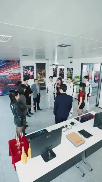 ฉันขับแท็กซี่ แล้วเก่งขึ้นนิดหน่อย มันผิดตรงไหนล่ะ