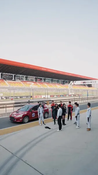 ฉันขับแท็กซี่ แล้วเก่งขึ้นนิดหน่อย มันผิดตรงไหนล่ะ