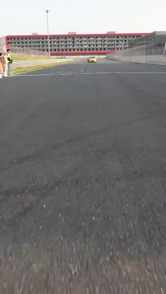 ฉันขับแท็กซี่ แล้วเก่งขึ้นนิดหน่อย มันผิดตรงไหนล่ะ