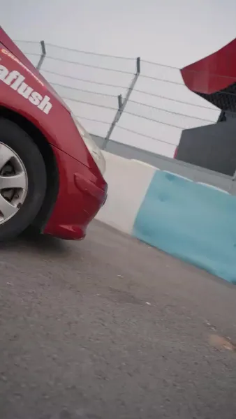 ฉันขับแท็กซี่ แล้วเก่งขึ้นนิดหน่อย มันผิดตรงไหนล่ะ