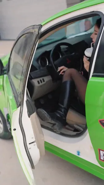 ฉันขับแท็กซี่ แล้วเก่งขึ้นนิดหน่อย มันผิดตรงไหนล่ะ