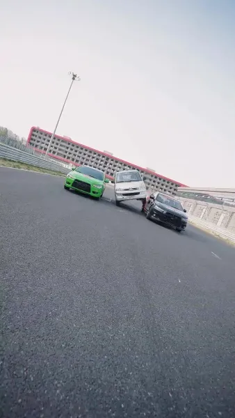 ฉันขับแท็กซี่ แล้วเก่งขึ้นนิดหน่อย มันผิดตรงไหนล่ะ