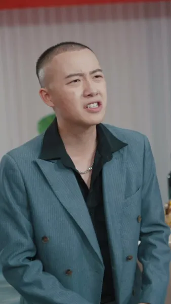 พ่อเทพสงครามและภรรยาสวย