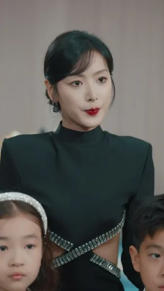 พ่อเทพสงครามและภรรยาสวย