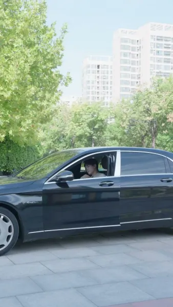 พ่อเทพสงครามและภรรยาสวย