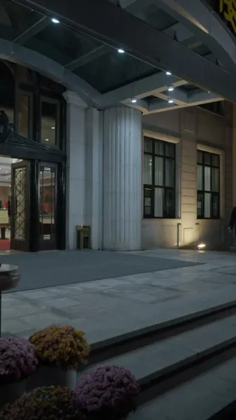 พ่อเทพสงครามและภรรยาสวย