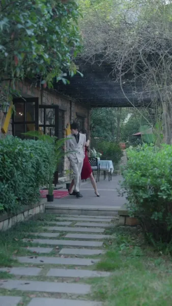 พ่อเทพสงครามและภรรยาสวย