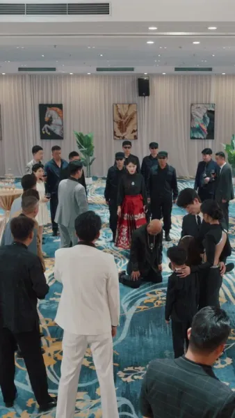 พ่อเทพสงครามและภรรยาสวย