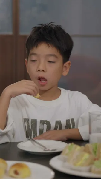 พ่อเทพสงครามและภรรยาสวย