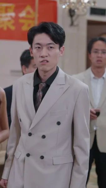 พ่อเทพสงครามและภรรยาสวย