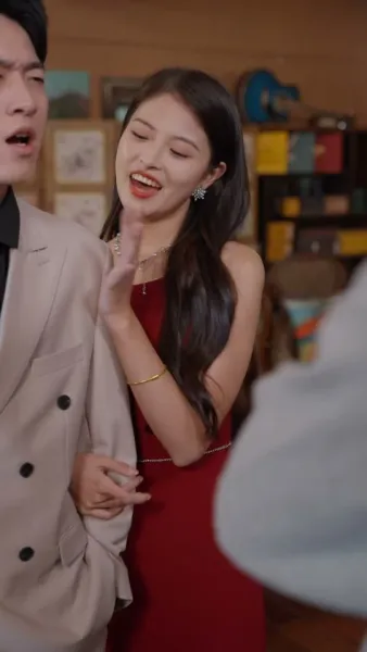 พ่อเทพสงครามและภรรยาสวย