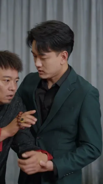 พ่อเทพสงครามและภรรยาสวย