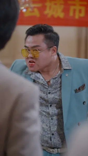 พ่อเทพสงครามและภรรยาสวย