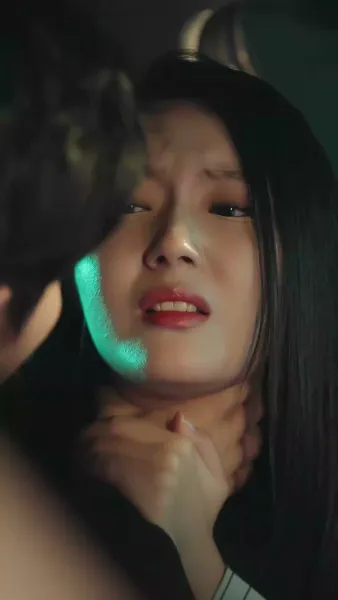 เกมล่าภายใต้ใบหน้าใหม่