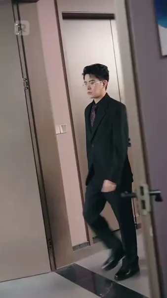 กำเนิดรัก : เจ้าพ่อคนคลั่งรักตามจีบเธอ