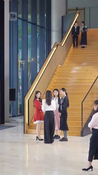 (พากย์) แม่ครับ นี่สามีใครเอ่ย?