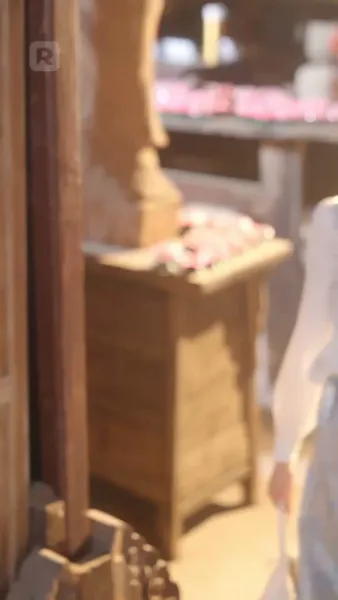 (พากย์) แม่ครับ นี่สามีใครเอ่ย?