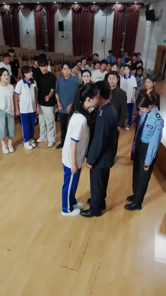 สละอนาคตเพื่อข่วยชาวประชา