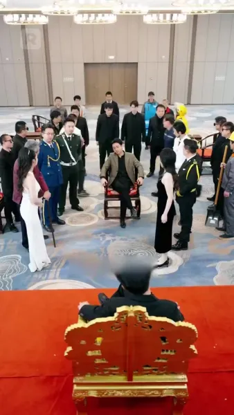 มังกรที่ถูกขังบินขึ้นไปบนท้องฟ้า