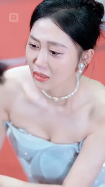 มังกรที่ถูกขังบินขึ้นไปบนท้องฟ้า