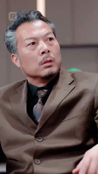 มังกรที่ถูกขังบินขึ้นไปบนท้องฟ้า