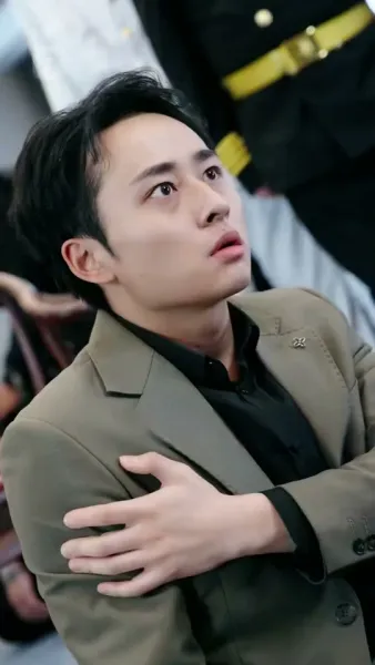 มังกรที่ถูกขังบินขึ้นไปบนท้องฟ้า