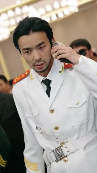 มังกรที่ถูกขังบินขึ้นไปบนท้องฟ้า