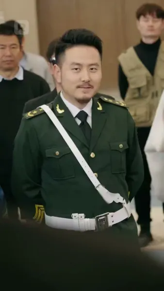 มังกรที่ถูกขังบินขึ้นไปบนท้องฟ้า