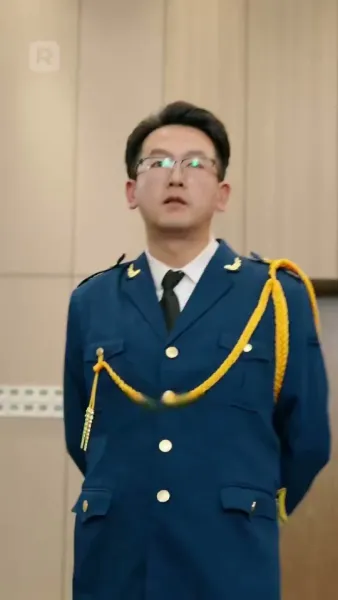 มังกรที่ถูกขังบินขึ้นไปบนท้องฟ้า