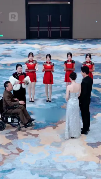 มังกรที่ถูกขังบินขึ้นไปบนท้องฟ้า