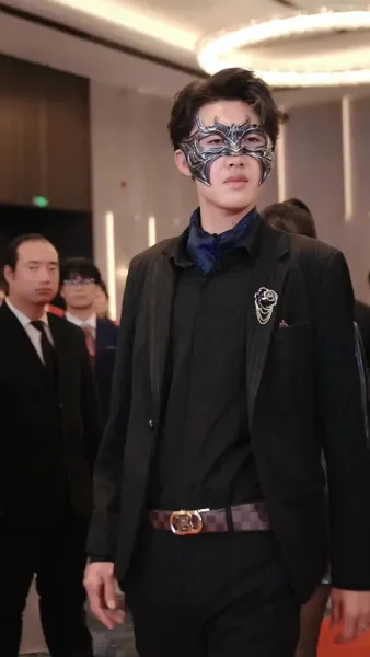 วีรบุรุษสุดเทพ