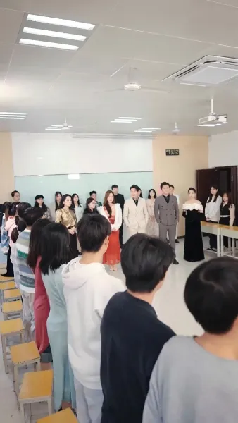 วีรบุรุษสุดเทพ